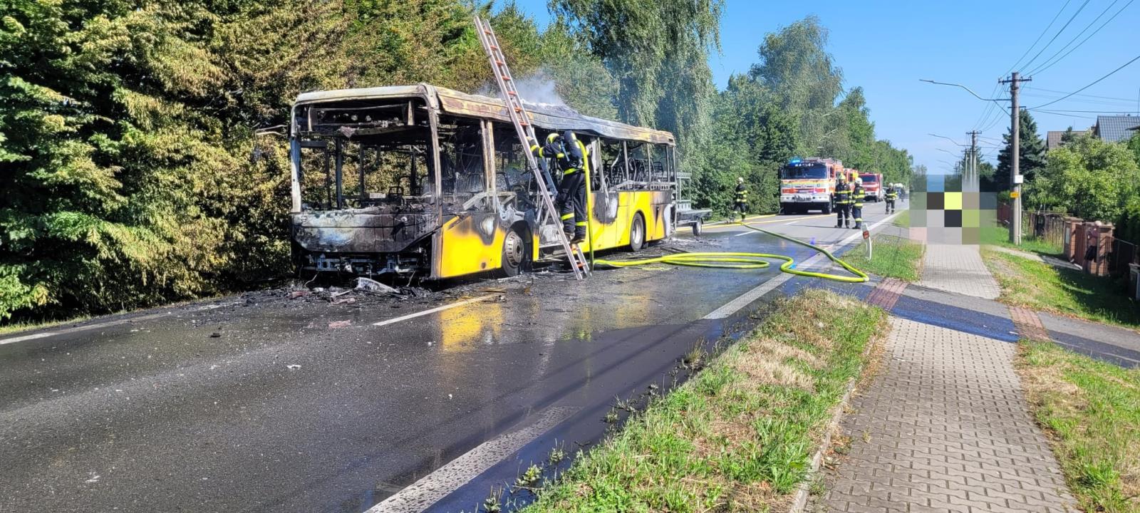 2025_07_20-Pozar_autobusu_Ropice (2).jpeg