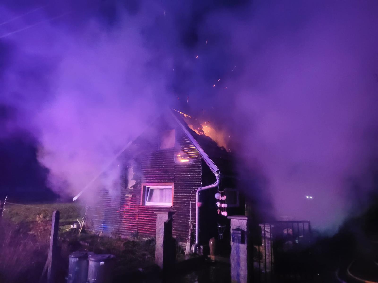 2025_11_22-Pozar_chaty_Detrichovice (2).jpeg