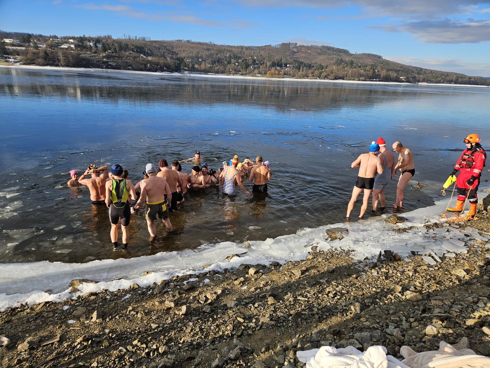 2026-01-04 Dobročinné otužování, HS Přehrada/otužilci přehrada (8).jpg