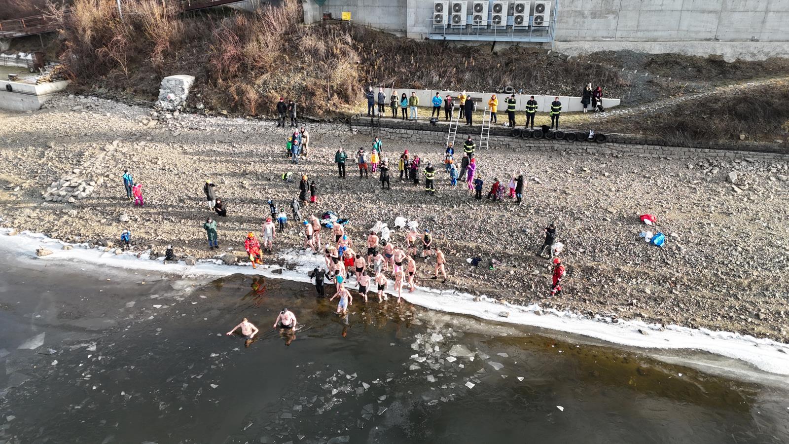 2026-01-04 Dobročinné otužování, HS Přehrada/otužilci přehrada (9).JPG