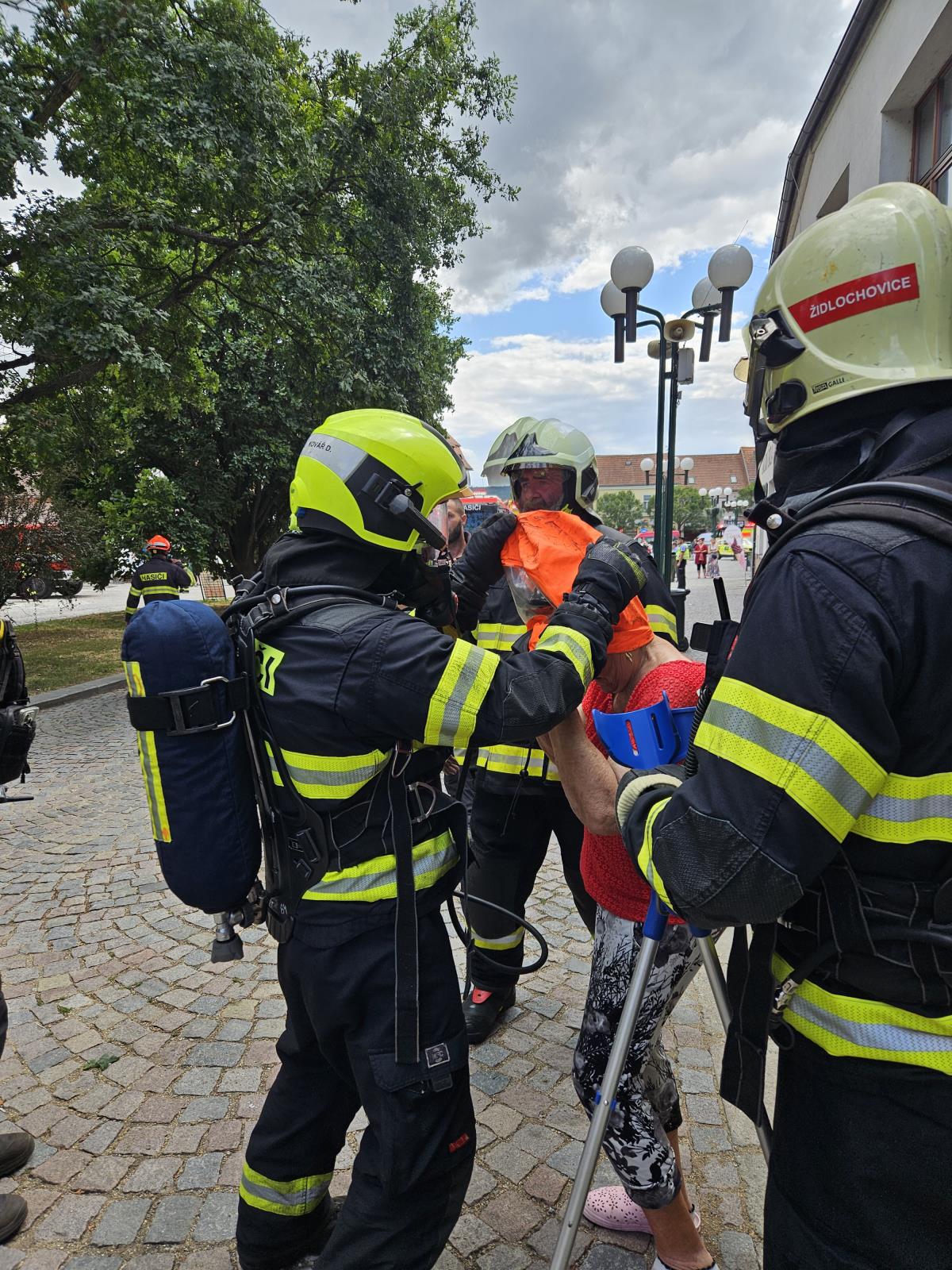 2026-07-27 Požár bytového domu, Ivančice/požár Ivančice (2).jpg