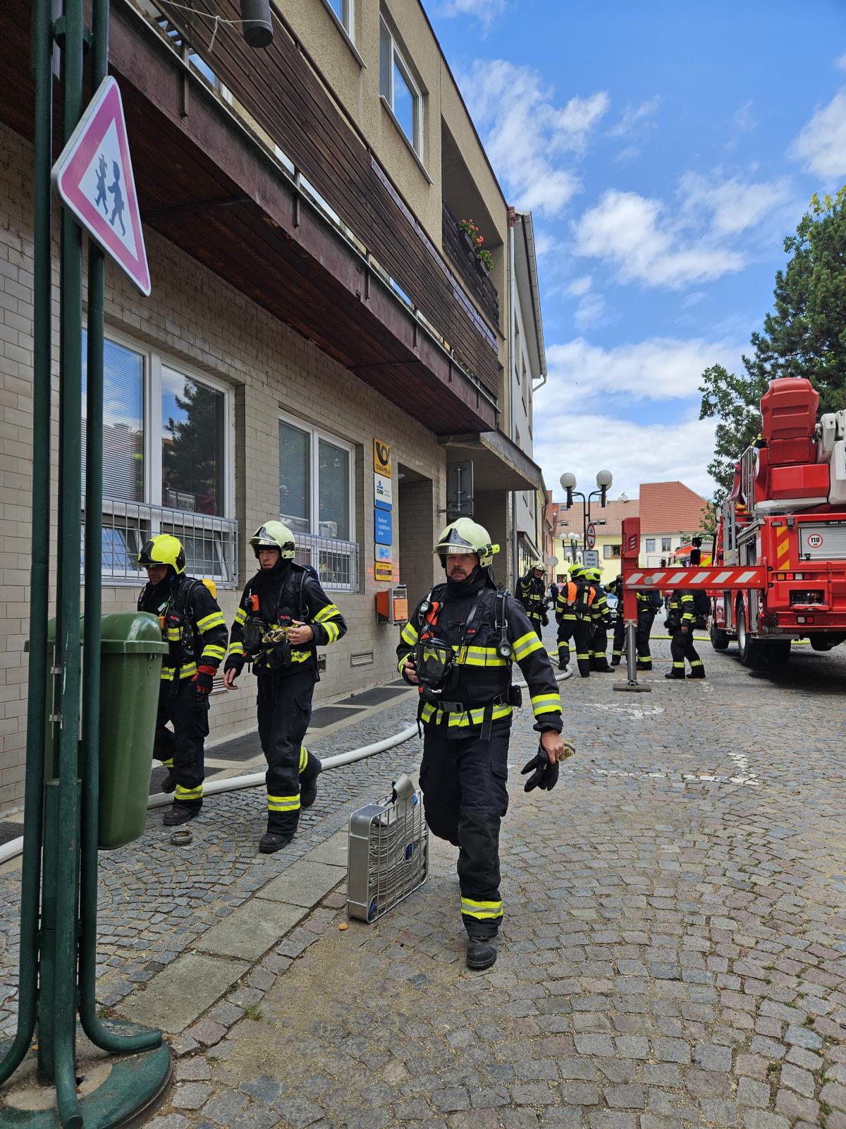 2026-07-27 Požár bytového domu, Ivančice/požár Ivančice (3).jpg
