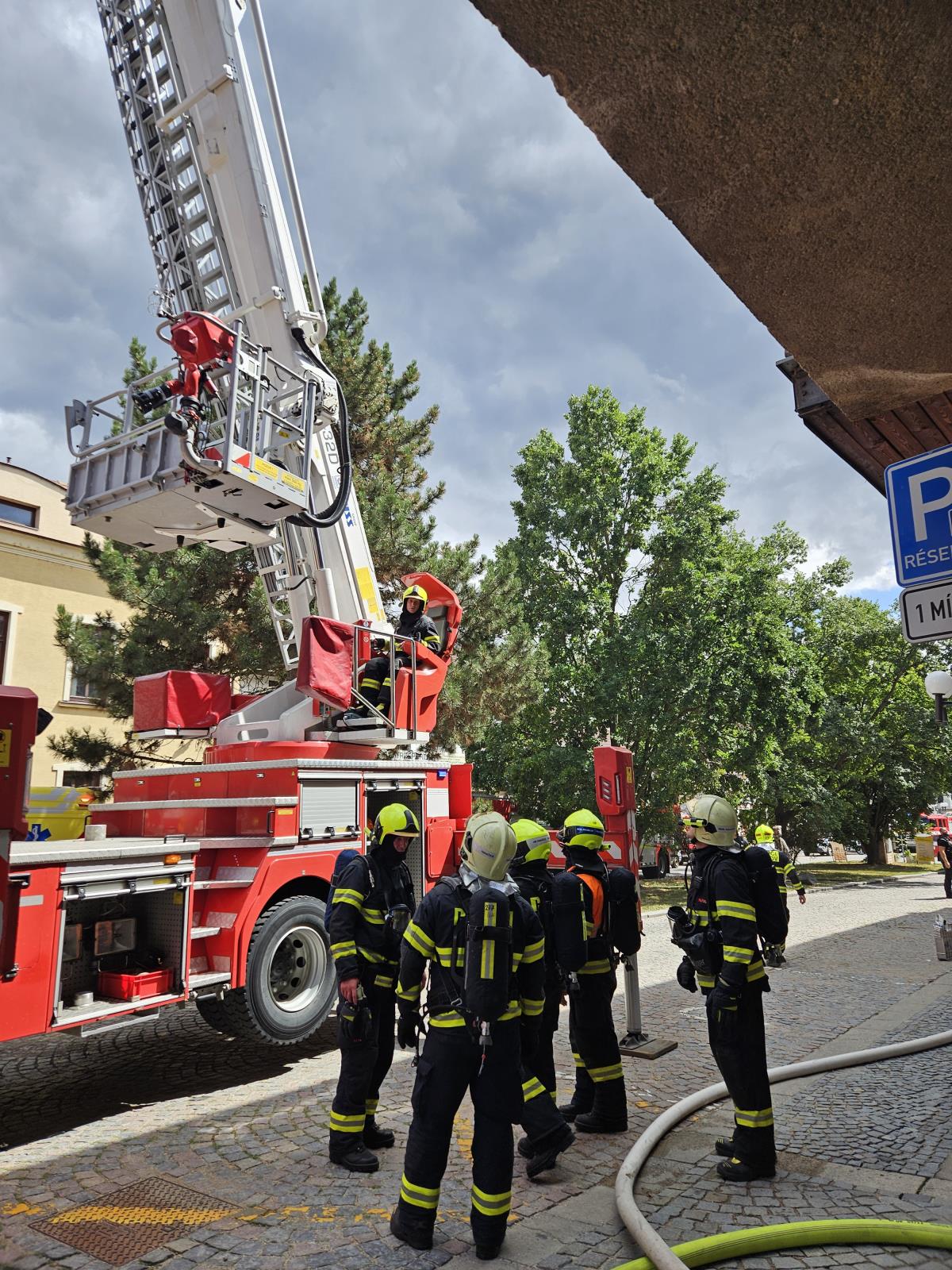 2026-07-27 Požár bytového domu, Ivančice/požár Ivančice (4).jpg