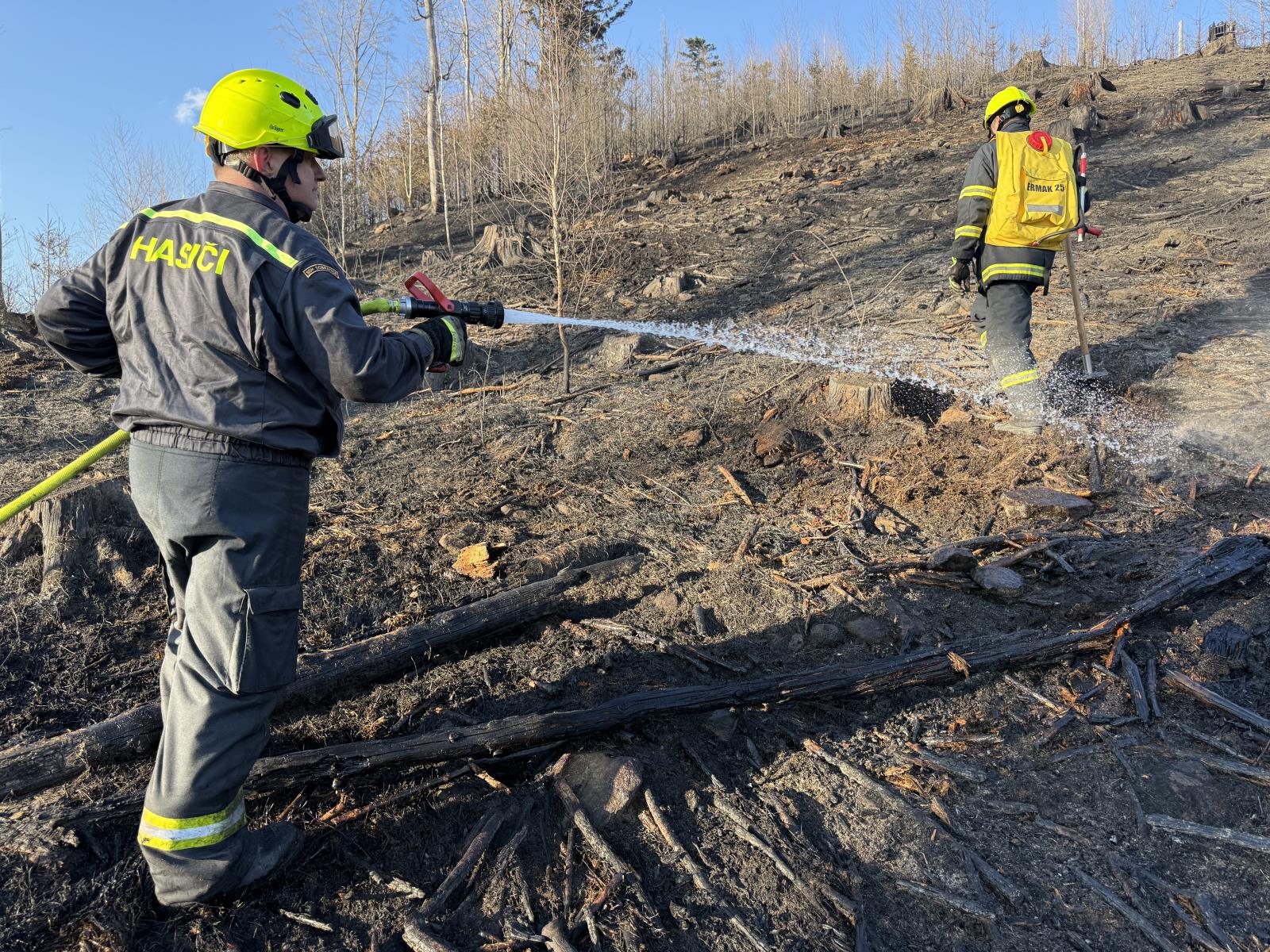 2026_03_14-Pozar_lesa_Navsi (10).jpeg