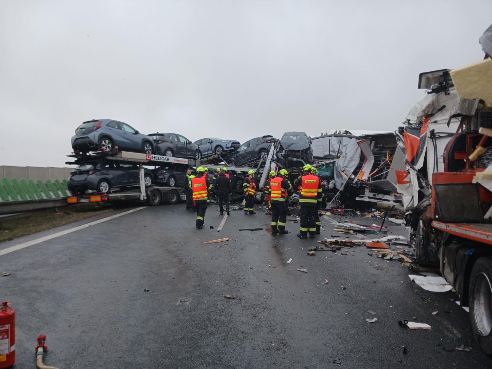 2026_03_30_DN_UL_nehoda D8 03.jpeg