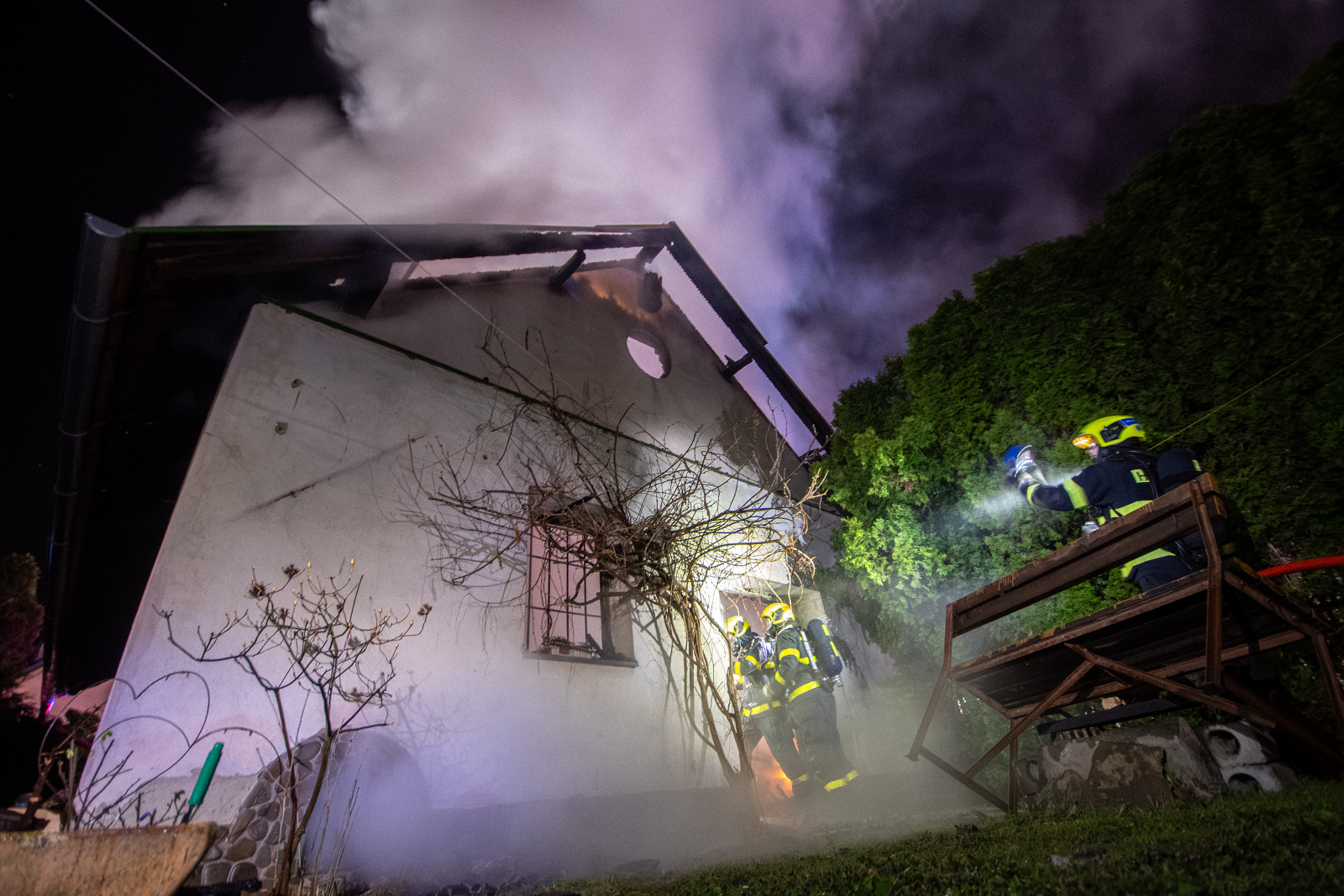 2026_04_07-Pozar_stodola_Paskov (3).jpg