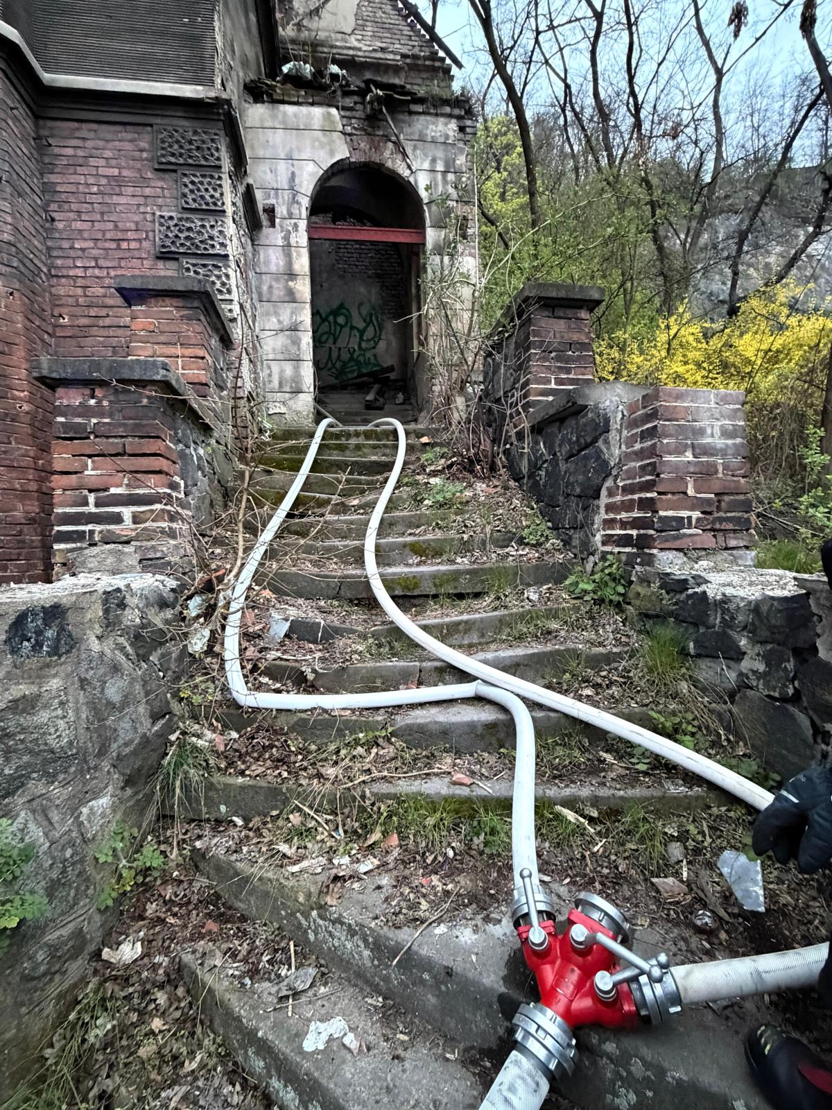 2026_04_15_P_neobydlena_vila_UL