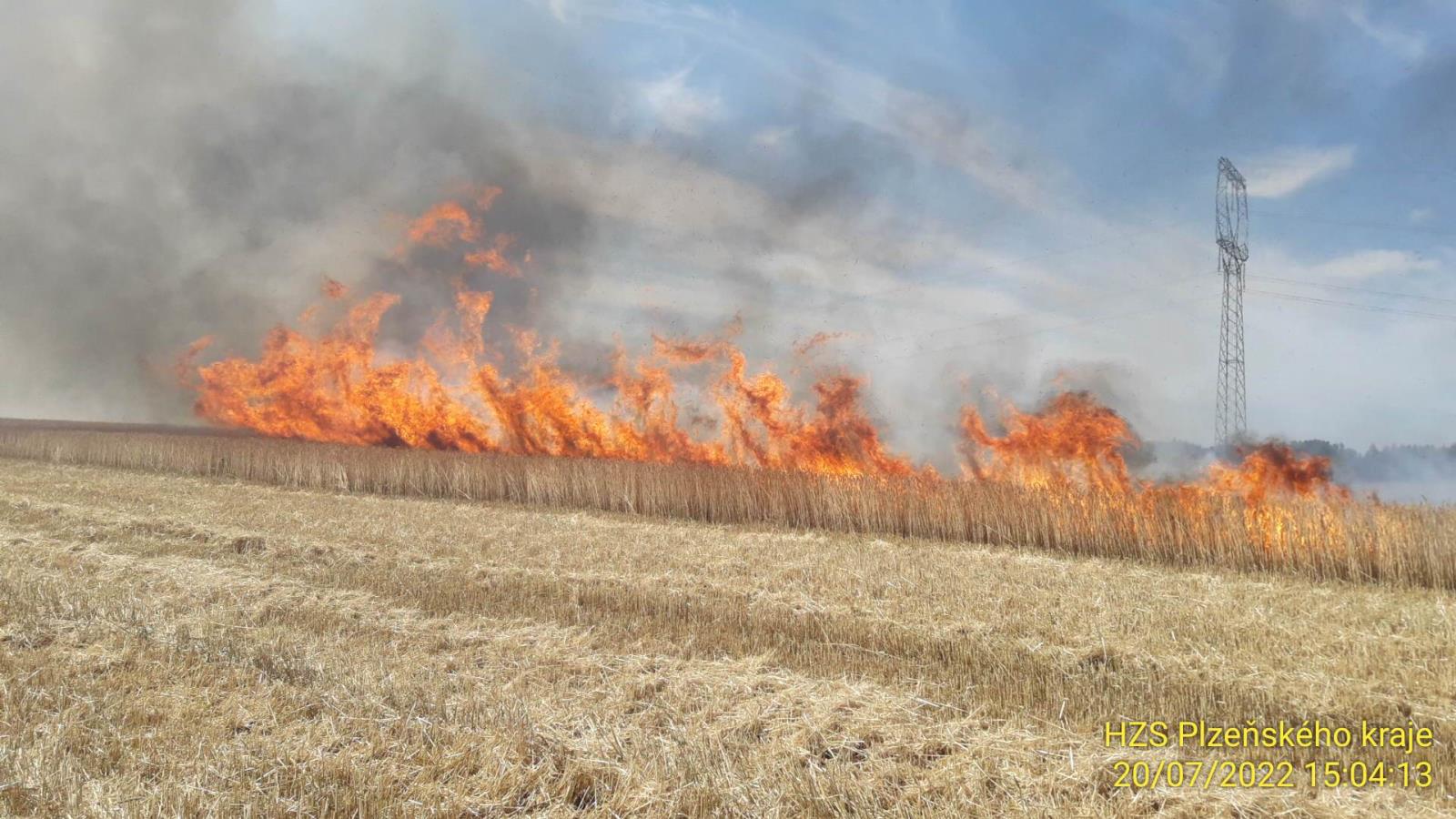 20_7_2022 požár pole Nedražice (3).jpg