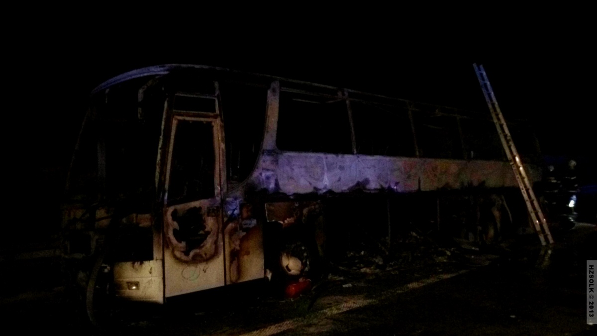 21 27-10-2013 Požár autobusu na R35 Velký Újezd (28).JPG