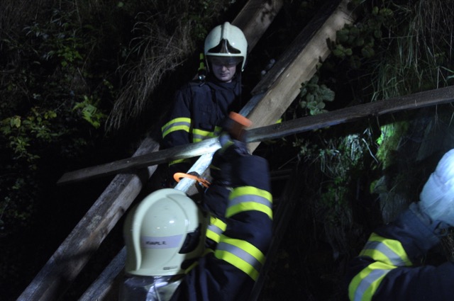 21 zabezpecˇeni´ RD po sesuvu pu°dy Lipova´ Secˇ (28).jpg