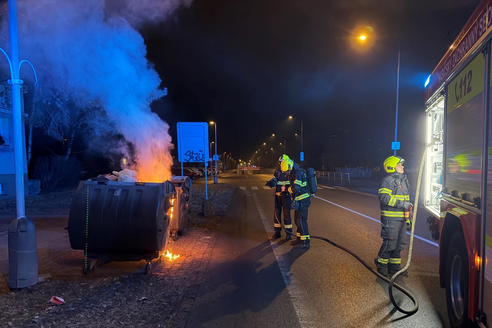 210126-Požár kontejneru na komunální odpad ve Vodárenské ulici v Kladně.jpg