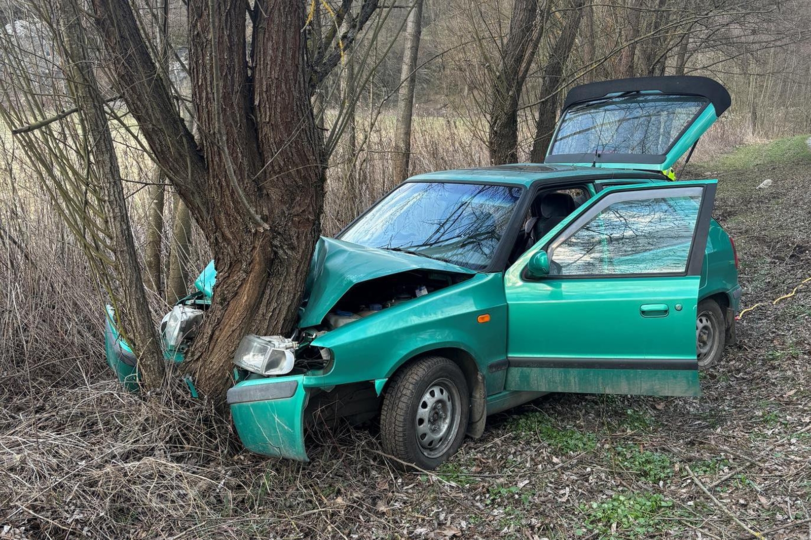 210326-Havárie osobního vozidla mezi Mělníkem a Kokořínským dolem v lokalitě Ke Kroužku.jpg