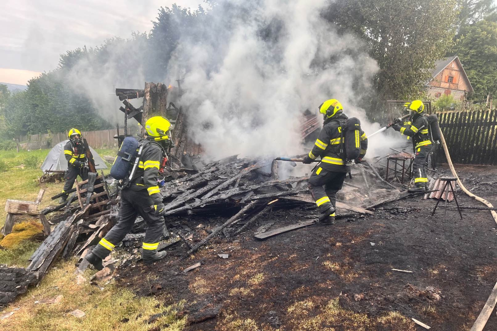 210726-Požár zahradní kůlny v katastru obce Podlesí na Benešovsku.jpg