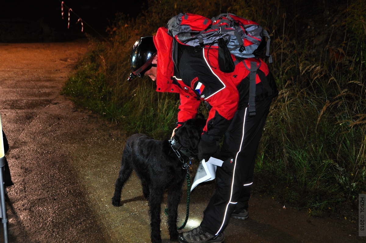 23 MČR psovodů, záchranných psů složek IZS Prostjějov 2013 (3).JPG