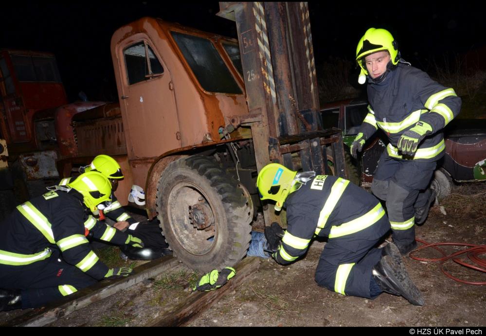 23.3.2016 prověřovací cvičení zavalená osoba 6.jpg
