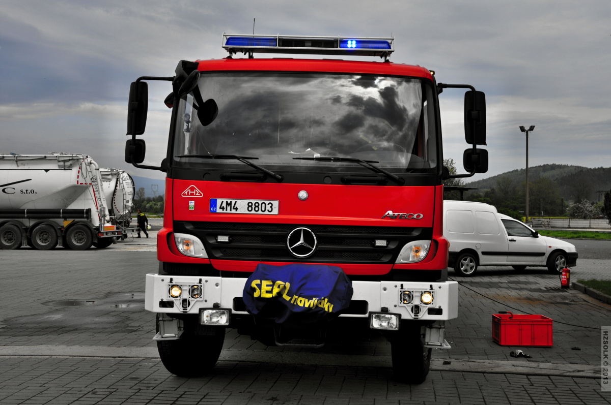 25 6-5-2013 Požár autoservis Postřelmov (31).JPG