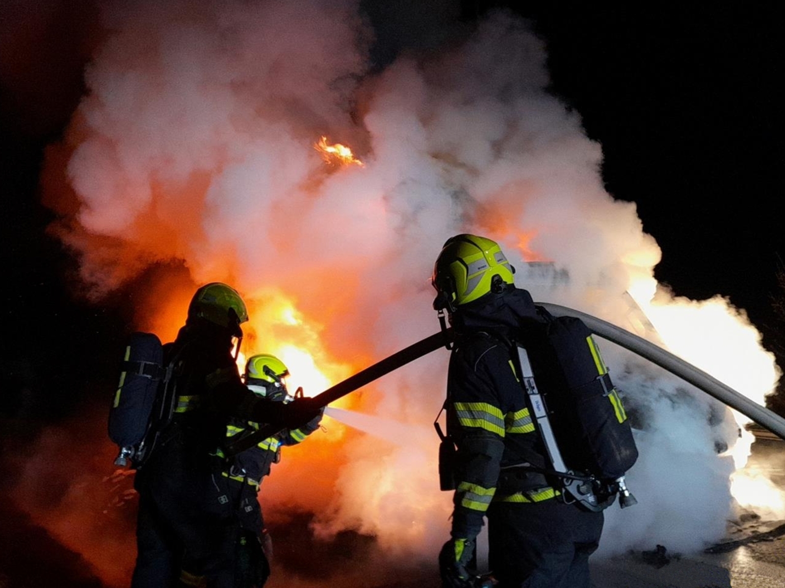 250326-Požár dodávkového vozidla v obci Řitka v okrese Praha-západ.jpg