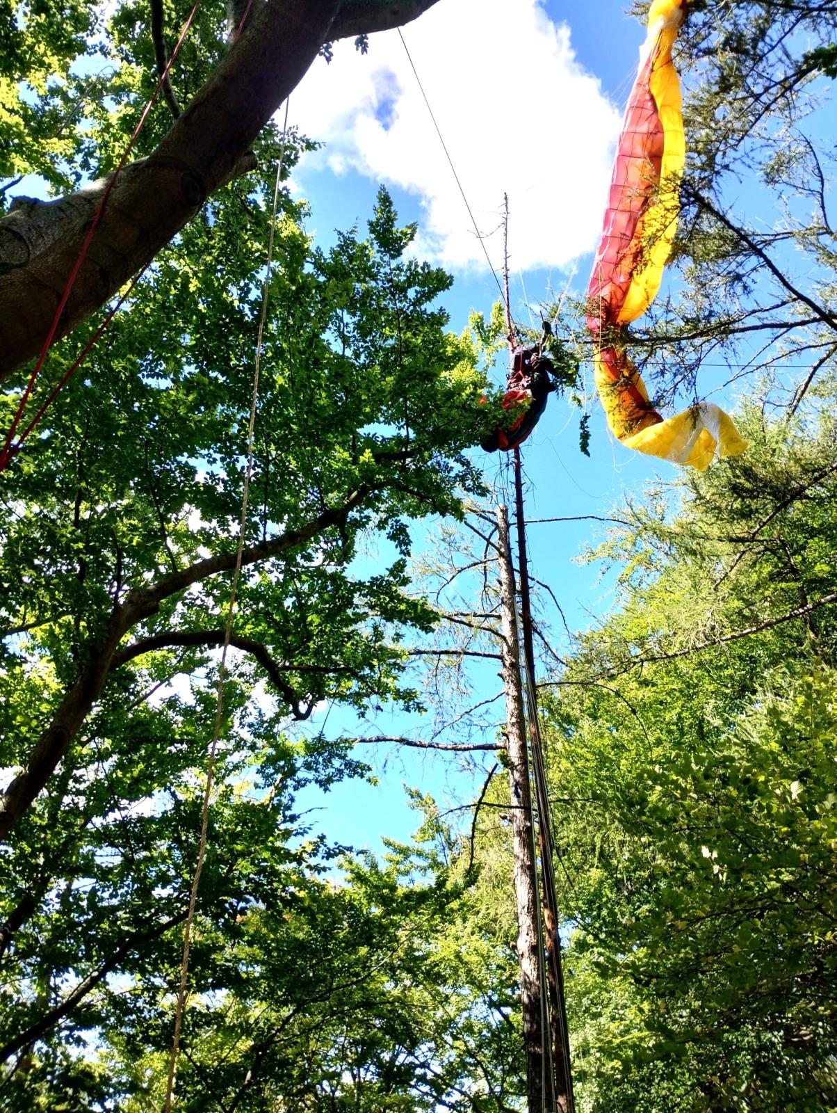 25_08_25_DN_Paraglidista_CV