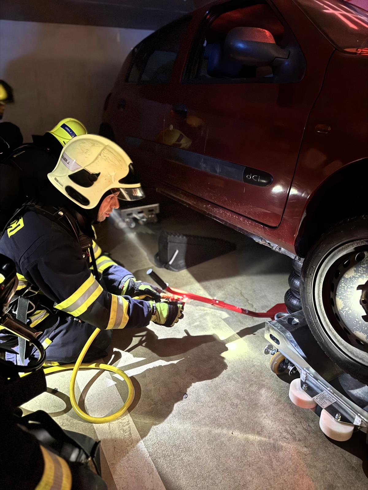 25_11_12_elektromobil_cviceni_UL