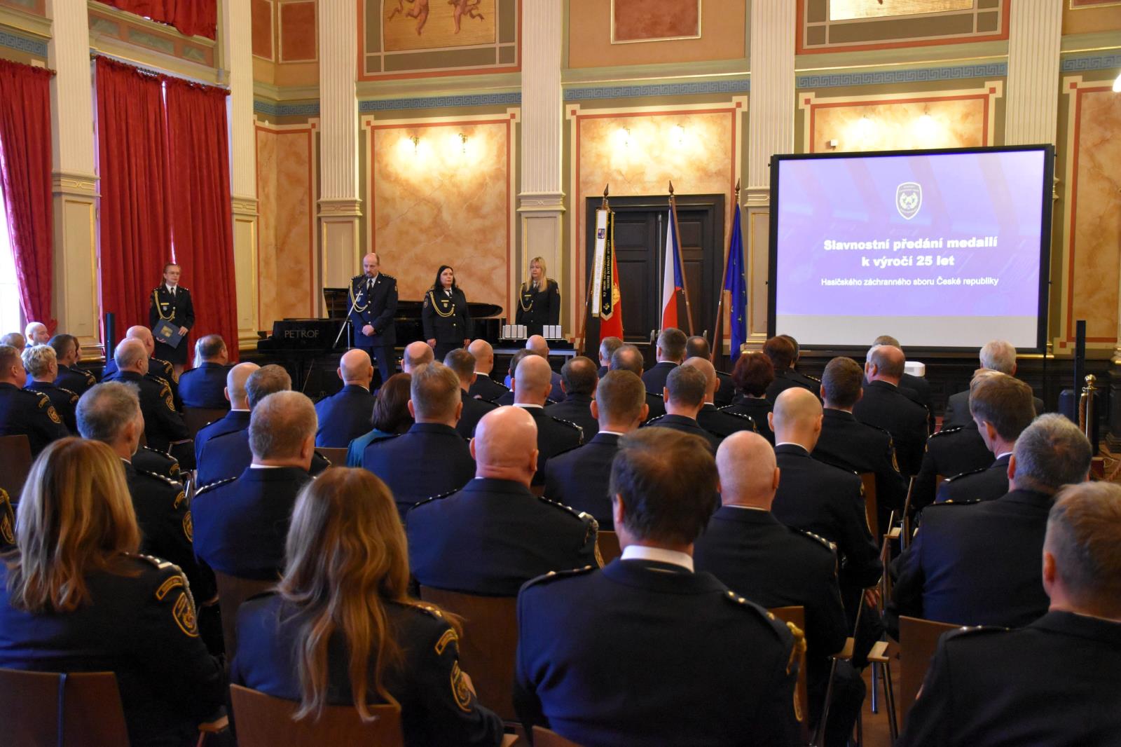 25_11_26_medaile_25_let_HZSCR_ULK