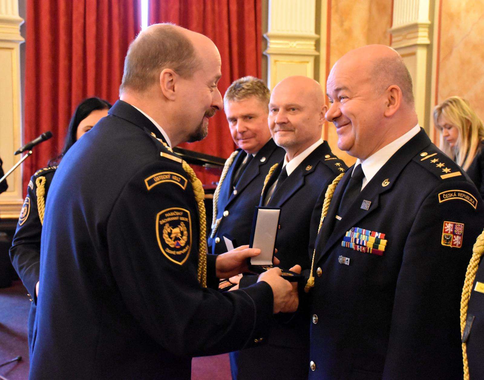 25_11_26_medaile_25_let_HZSCR_ULK