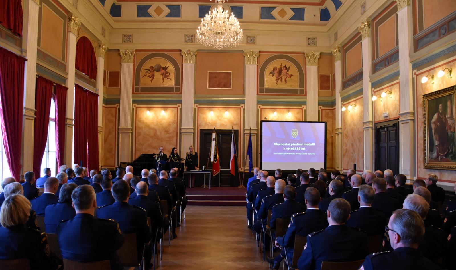 25_11_26_medaile_25_let_HZSCR_ULK