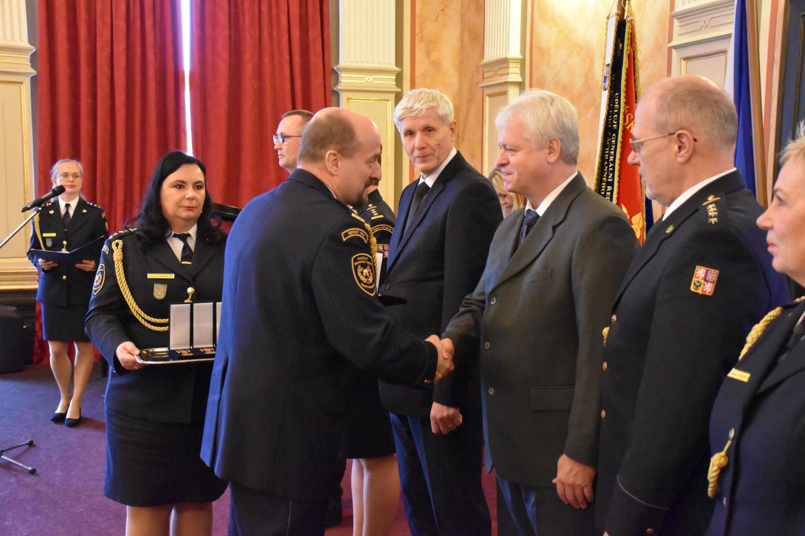 25_11_26_medaile_25_let_HZSCR_ULK