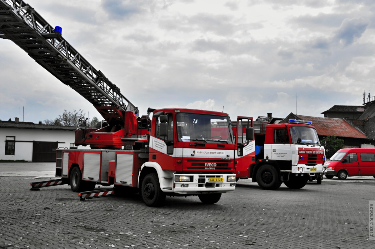 26 6-5-2013 Požár autoservis Postřelmov (32).JPG