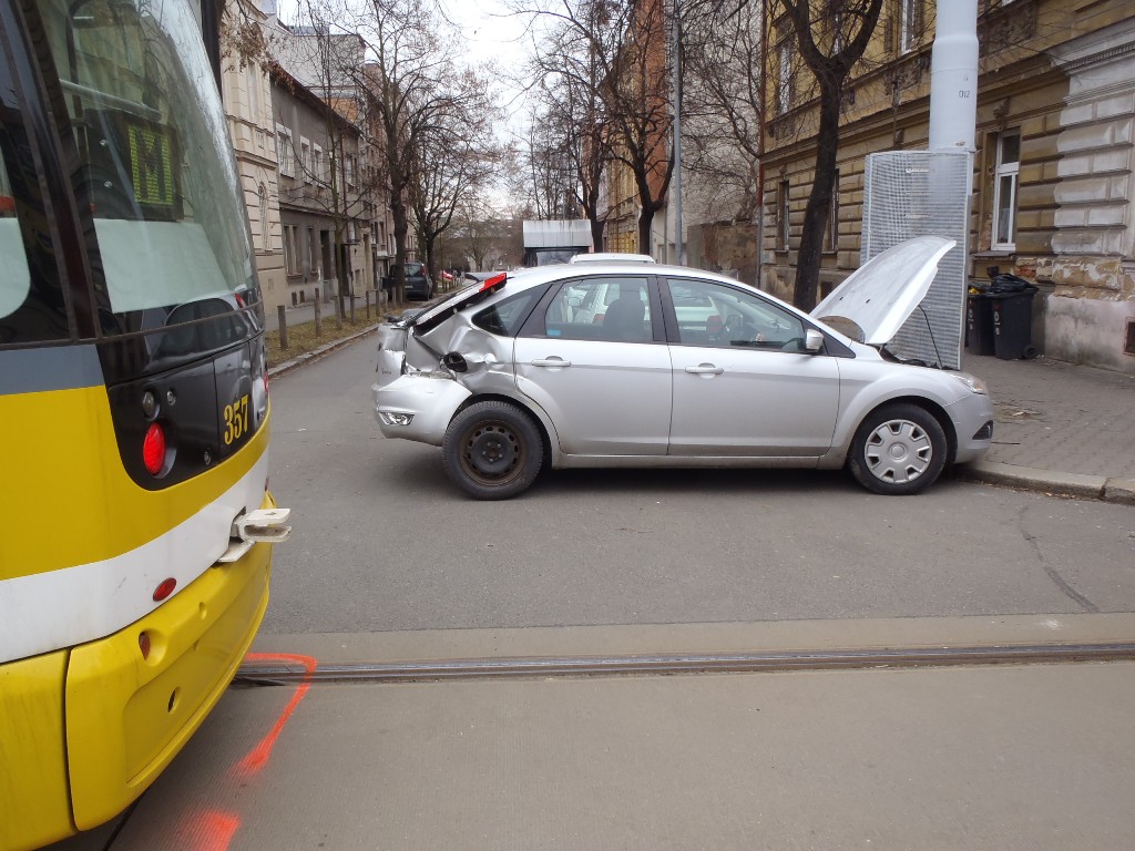 26.2.2017 (PM 11.45) Plzeň, DN tram x OA.JPG