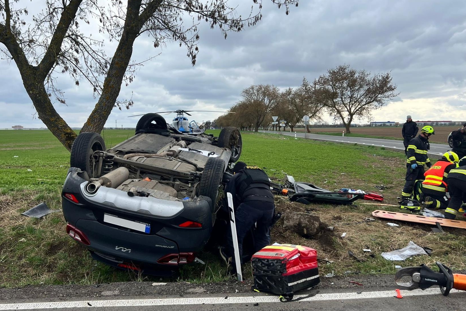 260326-Nehoda dvou osobních vozidel na hranici Prahy a Středočeského kraje u Radonic.jpg