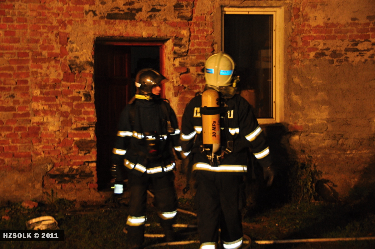 27 22.10.2011 Požár autoservisu a stolárny Ruda nad Moravou - Bohdíkov14.JPG