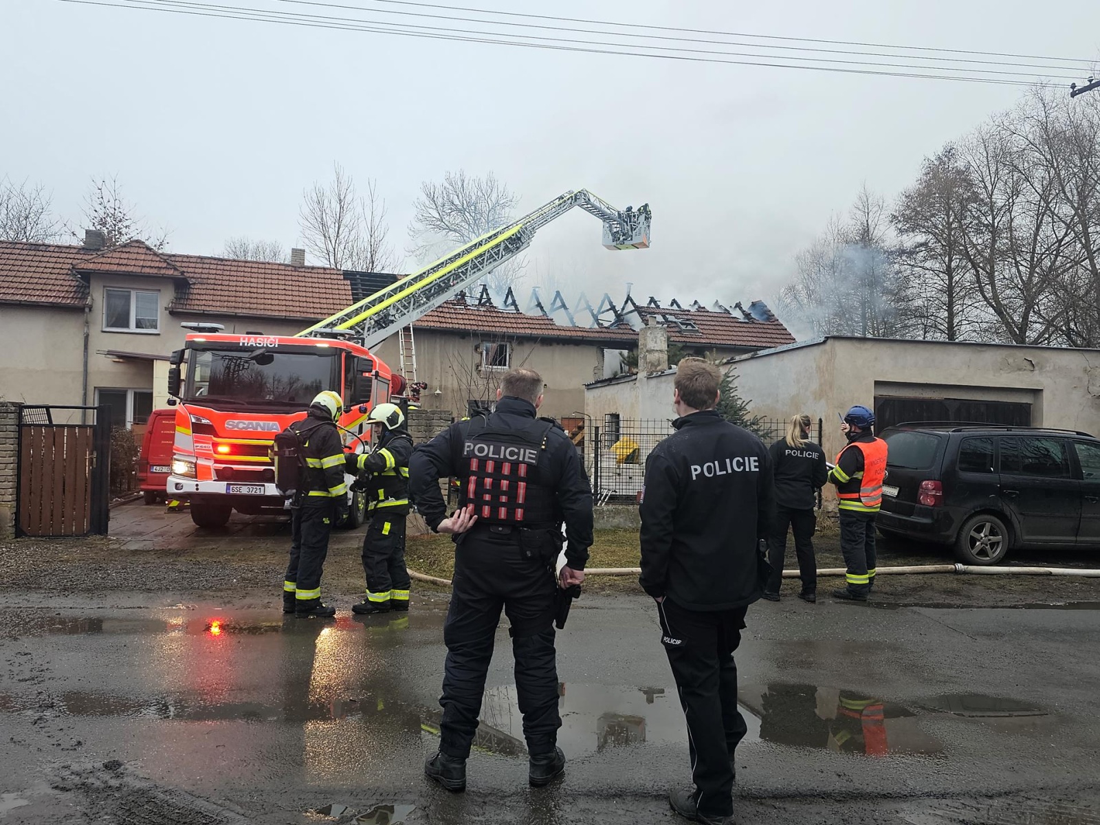 270225-Požár střechy a půdního prostoru rodinného domu v obci Kobylníky na Slánsku.jpg