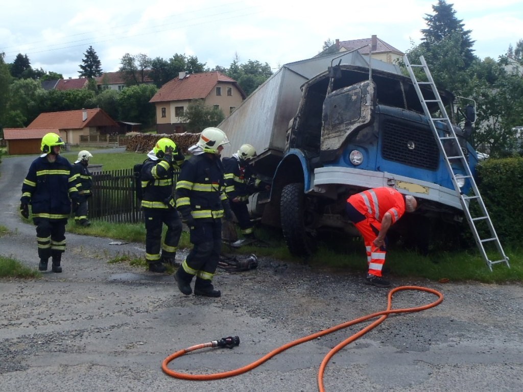 28.6.2016 (PJ 11.24) Požár NA Zemětice.JPG