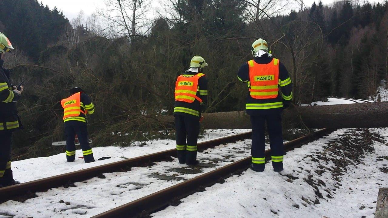 3 11-1-2015 Vítr - odstraňování spadených stromů (3).jpg