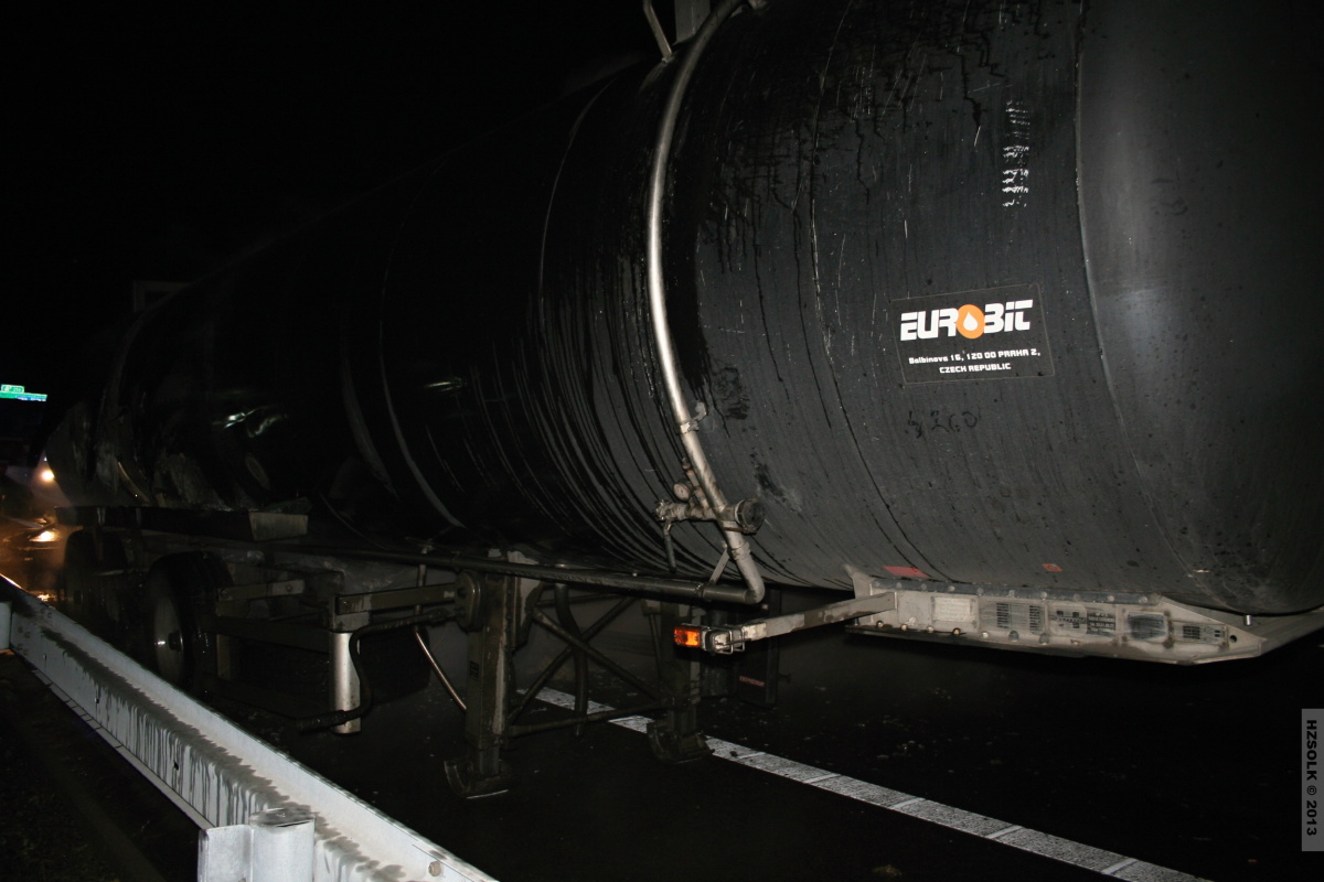 3 9-10-2013 Požár pneu a obalu cisterny Olomouc (3).JPG