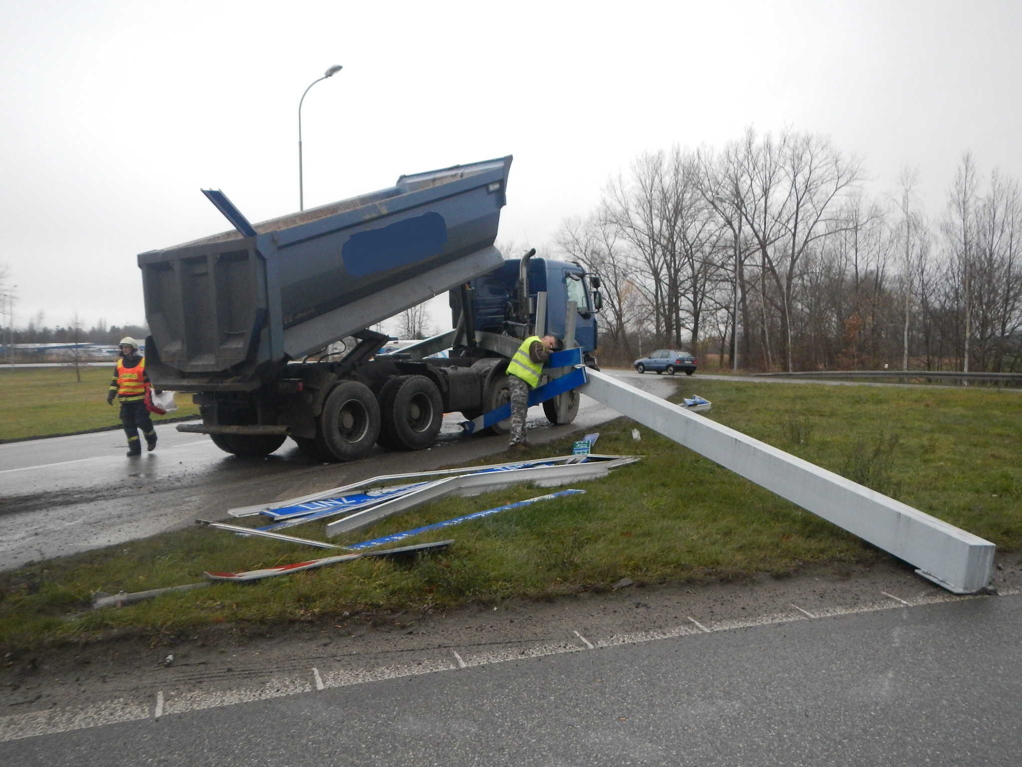 3 Dopravní nehoda NA, České Budějovice - 9. 12. 2013 (2).jpg