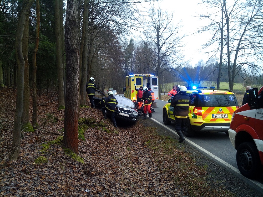 3 Dopravní nehoda OA, Dubné - 26. 11. 2014 (5).jpg