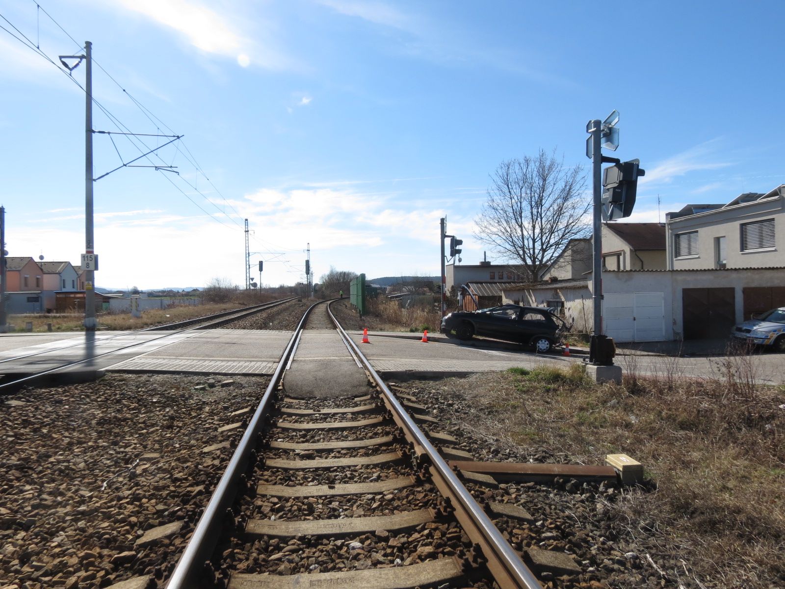 3 Dopravní nehoda OA a vlak, České Budějovice - 20. 3. 2014 (4).jpg