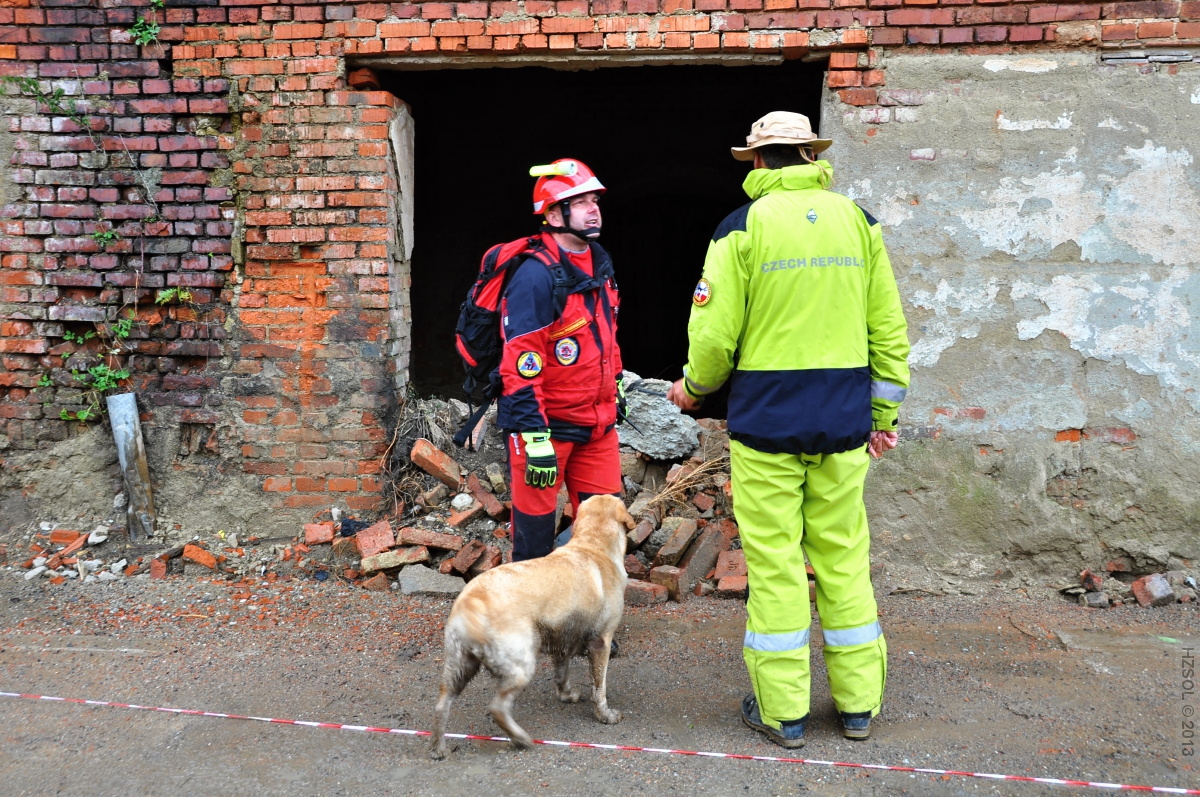 3 MČR psovodů, záchranných psů složek IZS Prostjějov 2013 (8).JPG