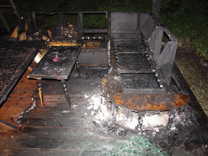 3 Požár přístřešku, Dubová - 29. 7. 2014 (3).JPG