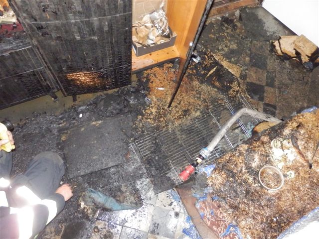 3 Požár skříní, Třeboň - 24. 10. 2014 (4).JPG