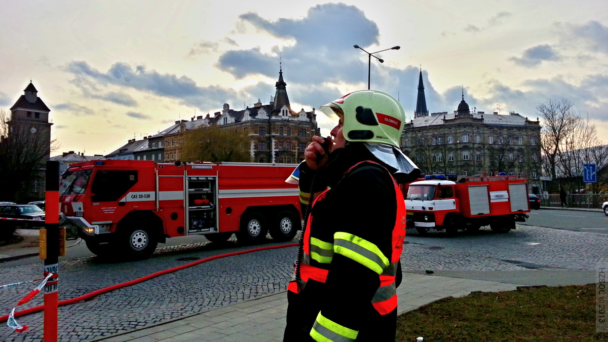 3 požár střechy bytového domu Gorazdovo náměstí Olomouc - 15-3-2013 (2).jpg