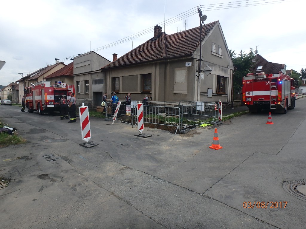 3.8.2017 (PJ 15.47) Přeštice - požár uhlí.JPG