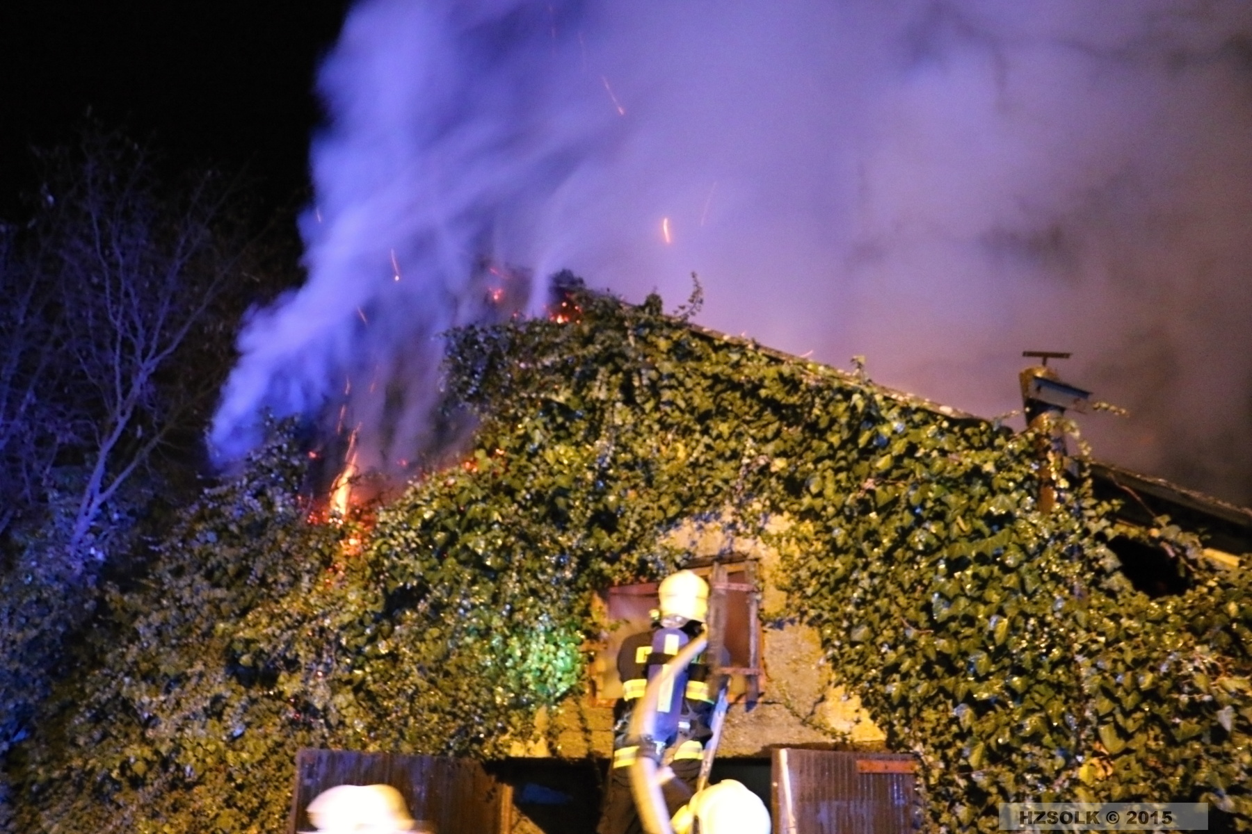 31 P_NB_Nedvězí_23-3-2015 Požár zahradního objektu (7).JPG