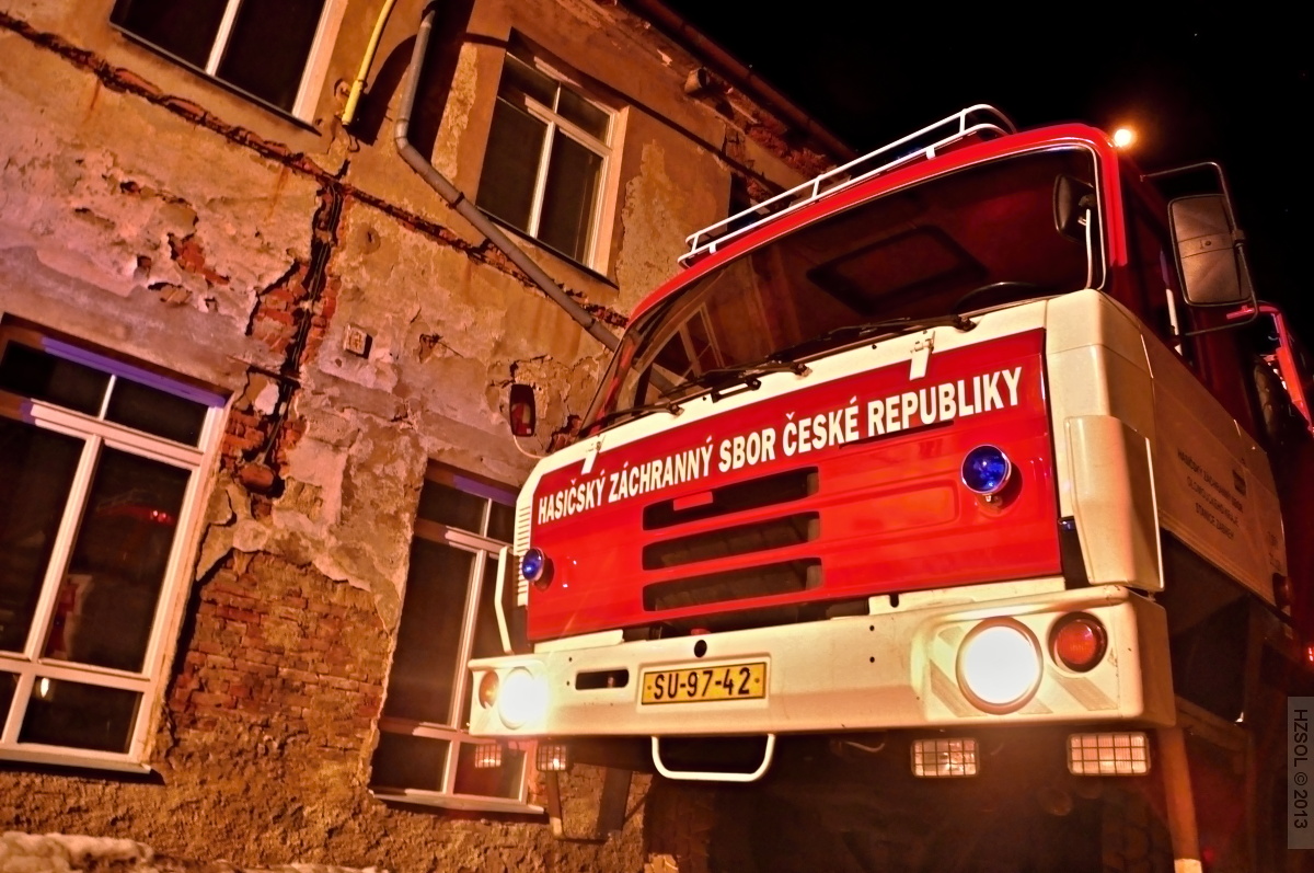 32 4-3-2013 Požár střechy průmyslového objektu Šumperk - Žerotínská ul (32).JPG