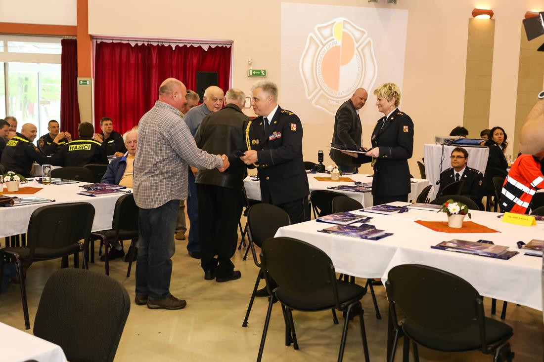 35 150 let hasičů v ČB - slavnostní aktiv - 12. 5. 2016 (63).JPG
