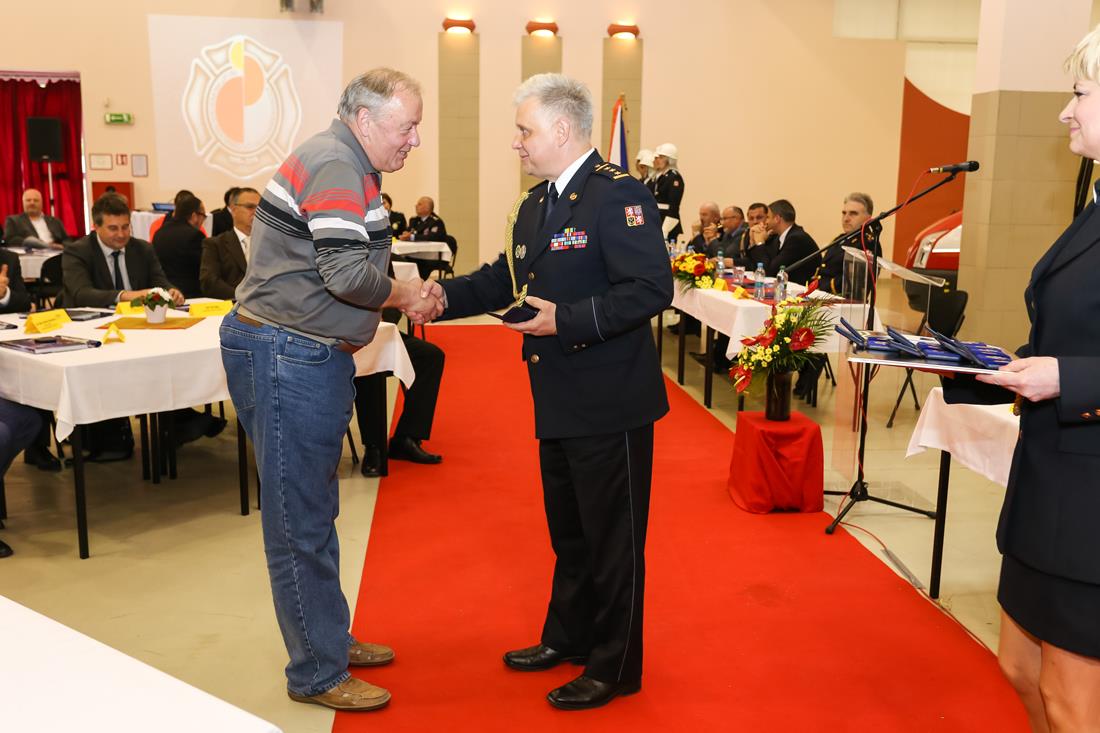 4 150 let hasičů v ČB - slavnostní aktiv - 12. 5. 2016 (69).JPG