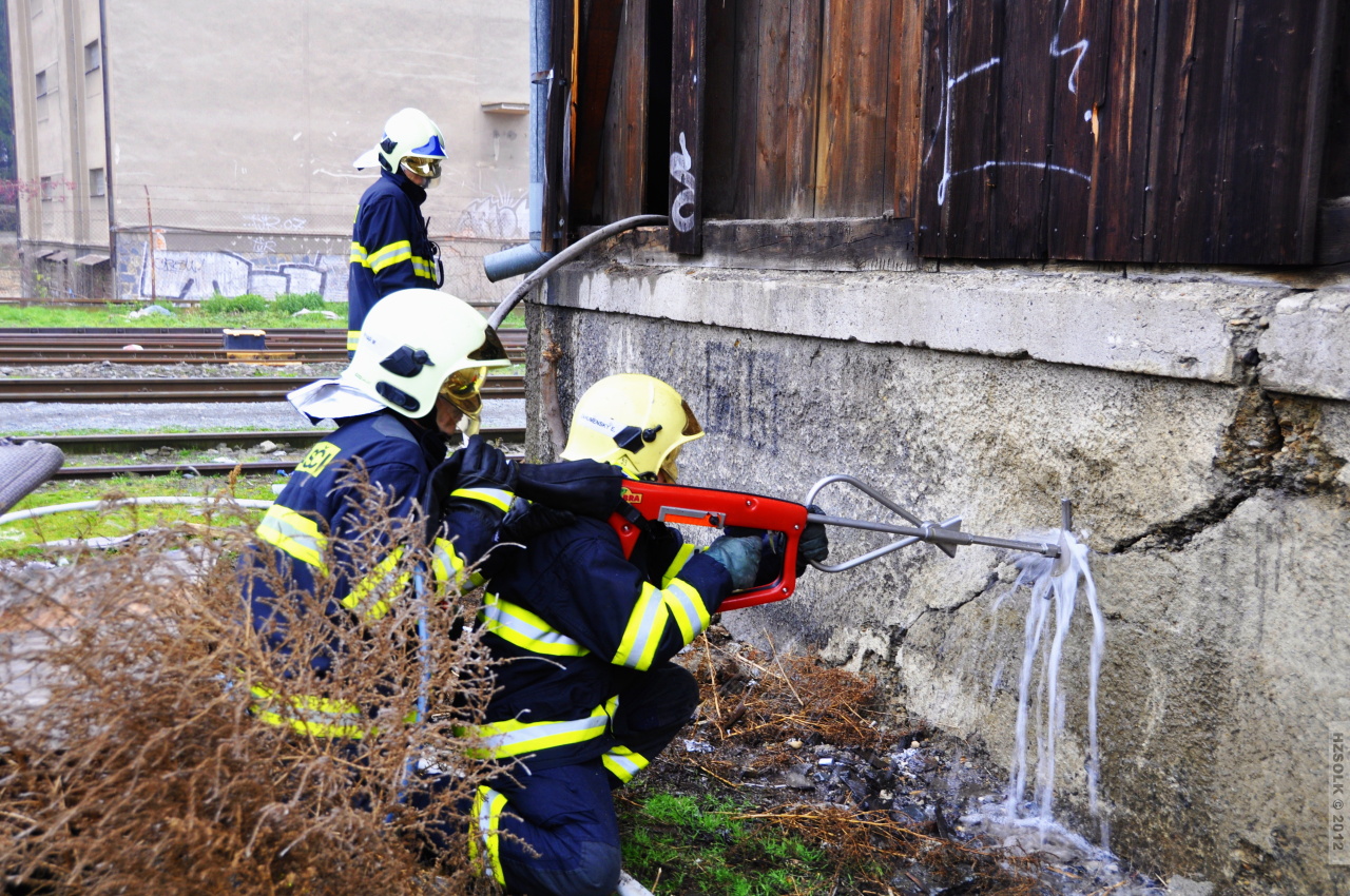 4 22-11-2012 Požár drážní budova Olomouc město (12).JPG