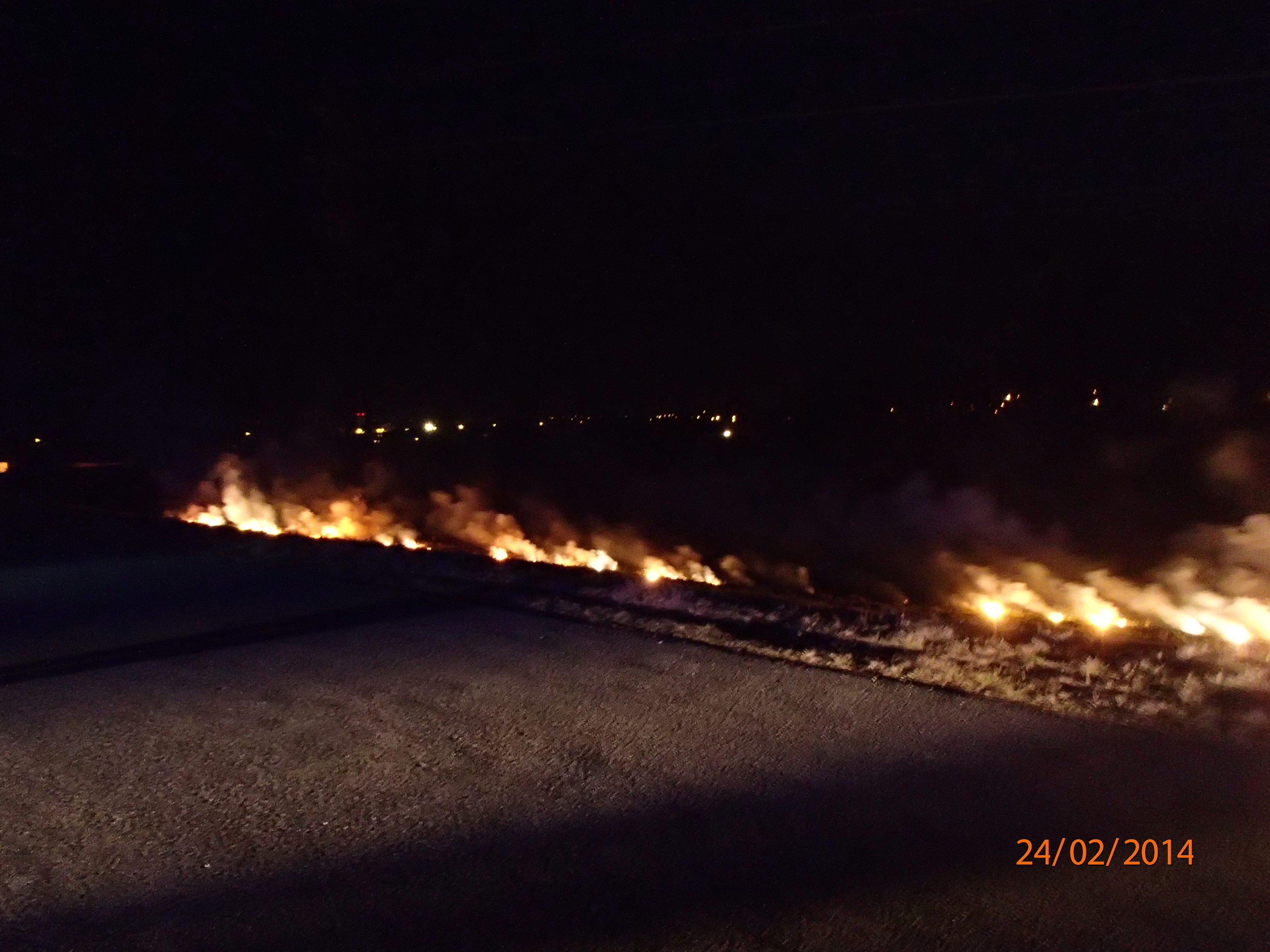 4 24-2-2014 Požár trávy od elektrického kabelu (4).JPG