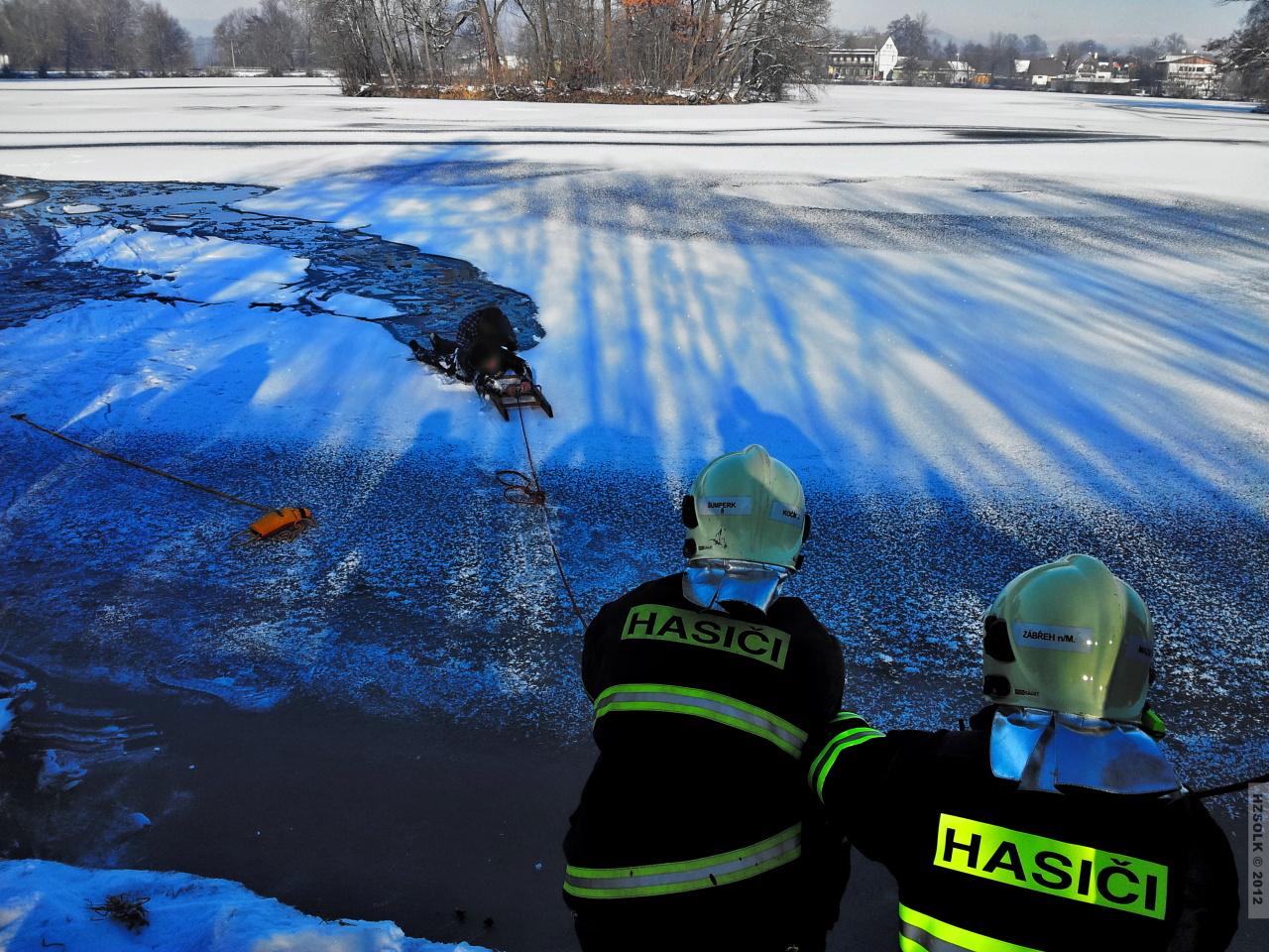 4 8-12-2012 záchrana osoby z vody sudkov (4).jpg